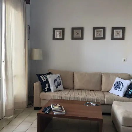 Kamari Beach House * غزيلوكاسترون