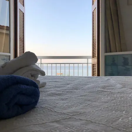 Kamari Beach House غزيلوكاسترون