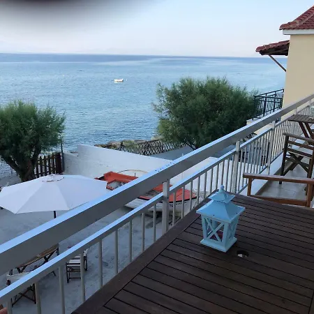 Kamari Beach House شقة غزيلوكاسترون