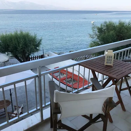 شقة Kamari Beach House