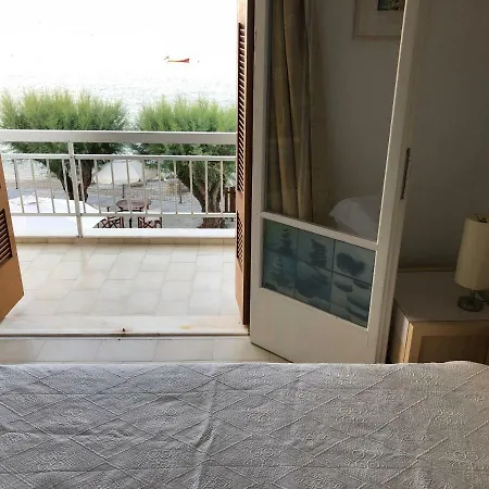 شقة Kamari Beach House