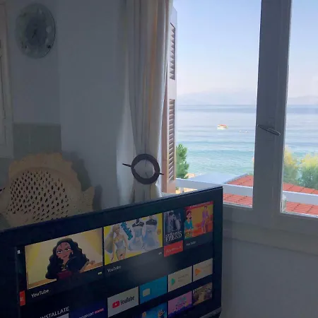 Kamari Beach House شقة *
