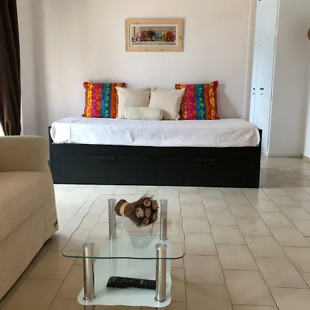 شقة Kamari Beach House *