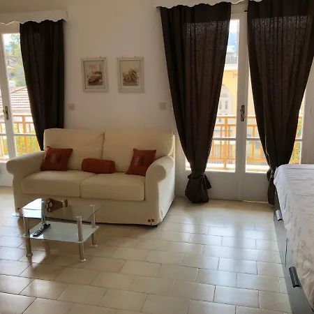 Kamari Beach House شقة غزيلوكاسترون
