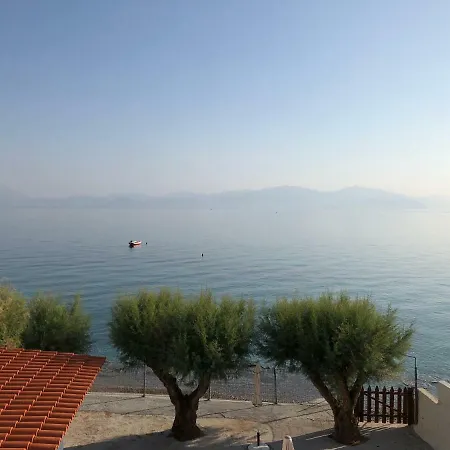 Kamari Beach House * غزيلوكاسترون