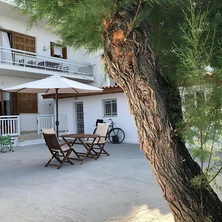 شقة Kamari Beach House *