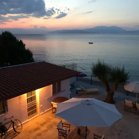 Kamari Beach House شقة *