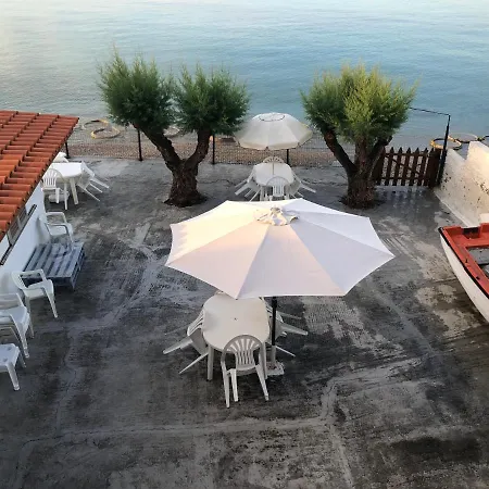 Kamari Beach House شقة *