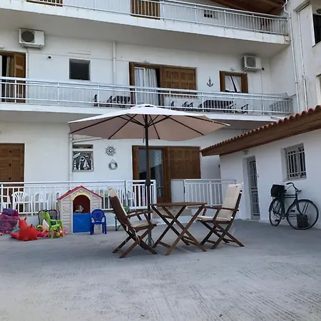 شقة Kamari Beach House