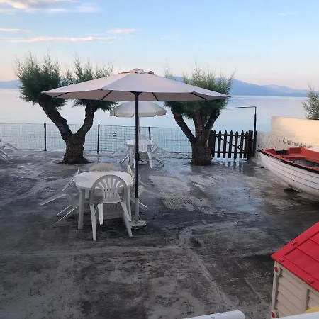 شقة Kamari Beach House *